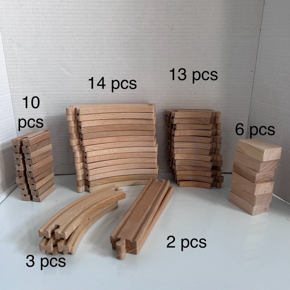 Thomas the train wooden train tracks bridge train station - Picture 6 of 6